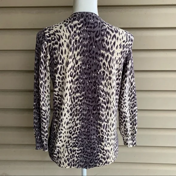 •Joseph A.• Gray/Black Animal Pattern Cardigan Sweater - Size Medium - Picture 6 of 9